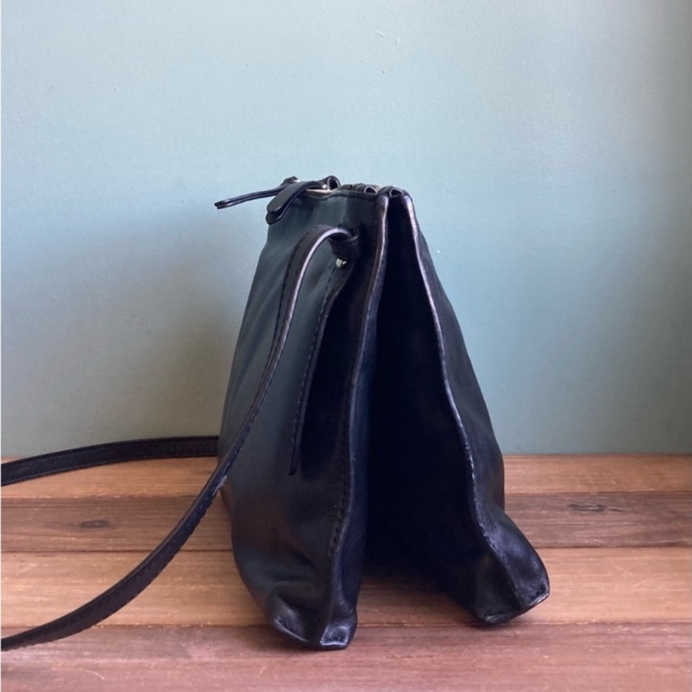 Banana Republic Black Italian Leather Double-Zip Pouch Crossbody Bag - Picture 3 of 12